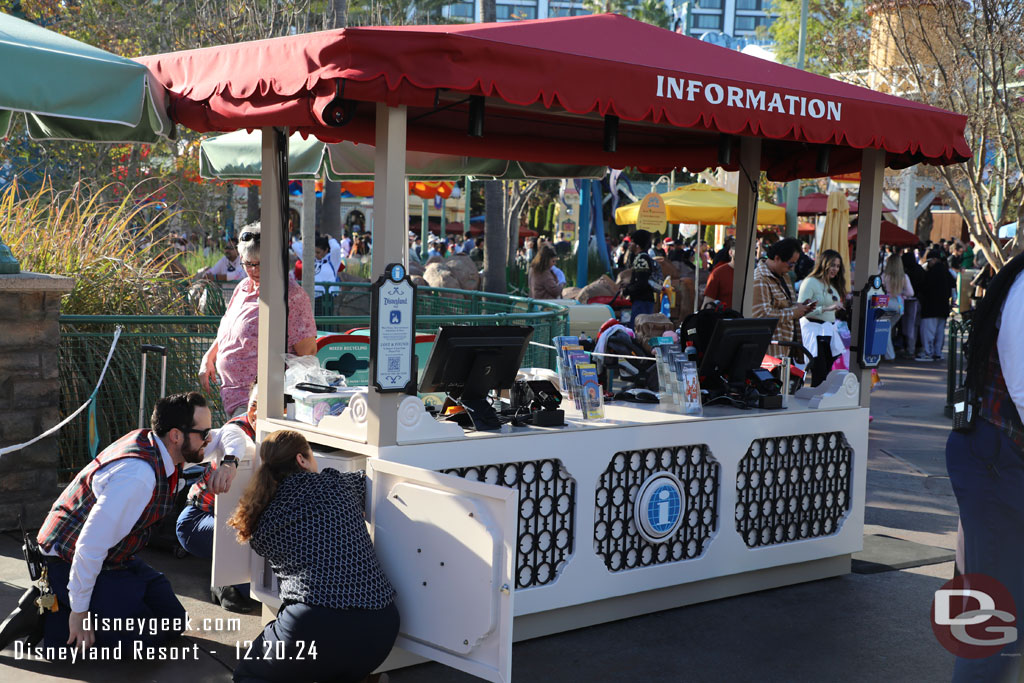 A guest relations information kiosk has replaced the drink stand near the Golden Zephyr