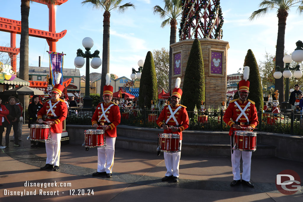 Holiday Toy Drummers