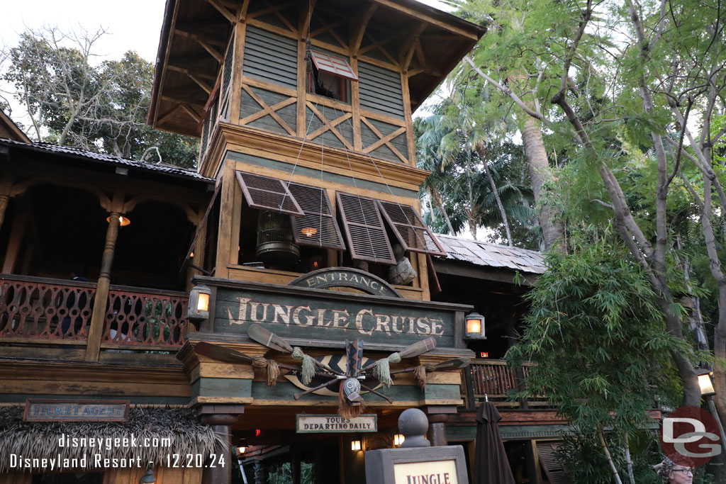 4:36pm - Jungle Cruise is posted at 20 min but looks less.