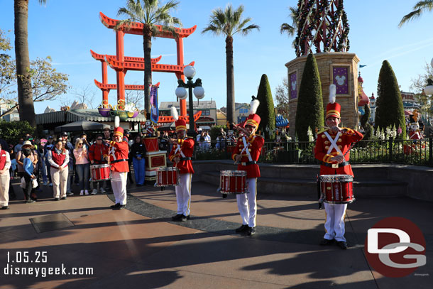 Holiday Toy Drummers