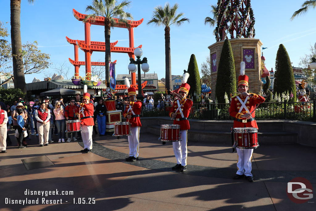 Holiday Toy Drummers