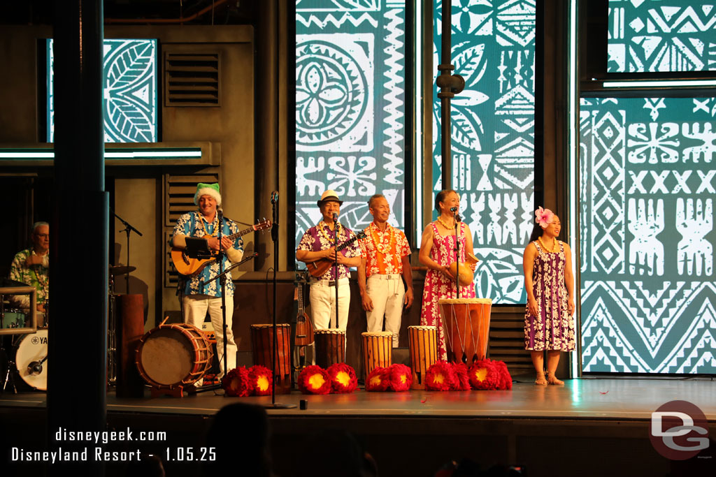 Stopped by the 7:15pm performance by Hālau Hula Kealiʻi O Nālani & Daniel Ho 