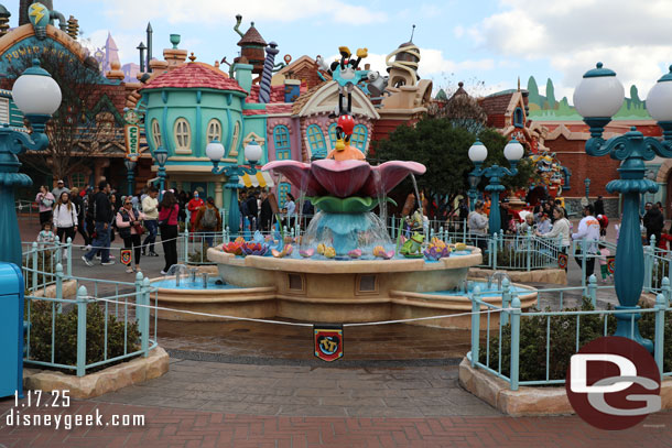 Not sure why the fountain was roped off.. maybe to try and keep people out of the cold water?