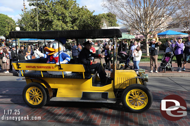 Donald Duck and Daisy Duck in the finale car