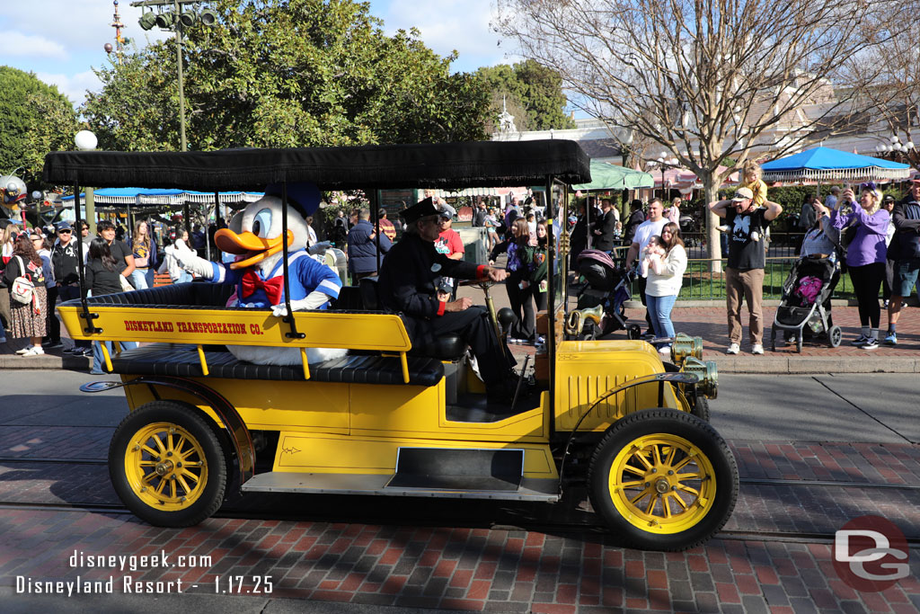 Donald Duck and Daisy Duck in the finale car