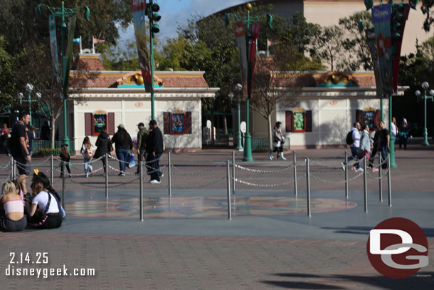 Chains up to keep people off the slippery when wet logo in the center of the Esplanade.