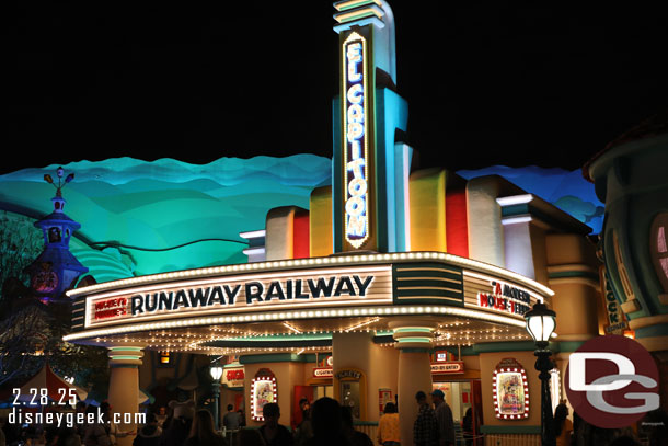 6:50pm - 35 min wait posted for Runaway Railway