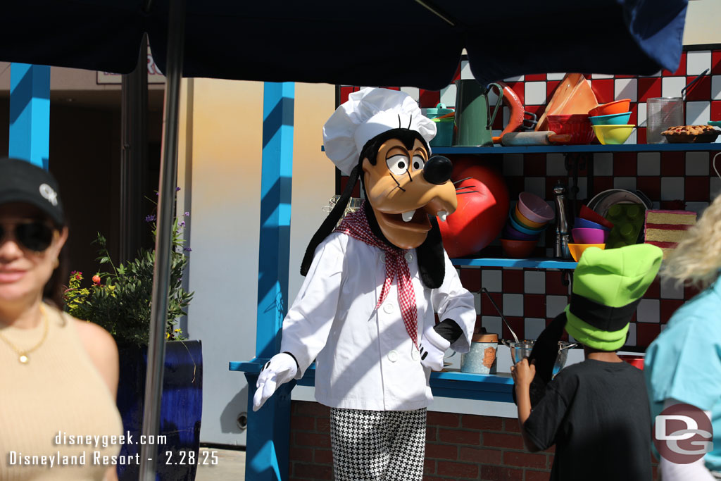 Chef Goofy meeting guests