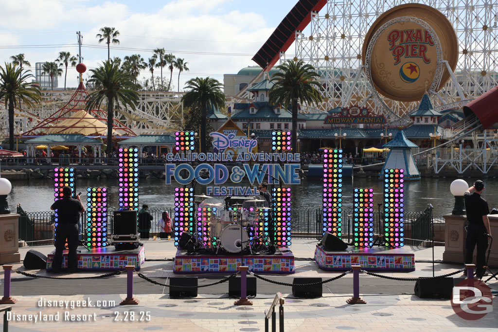 Palisades Stage is in the fountain area again and not on the actual stage.