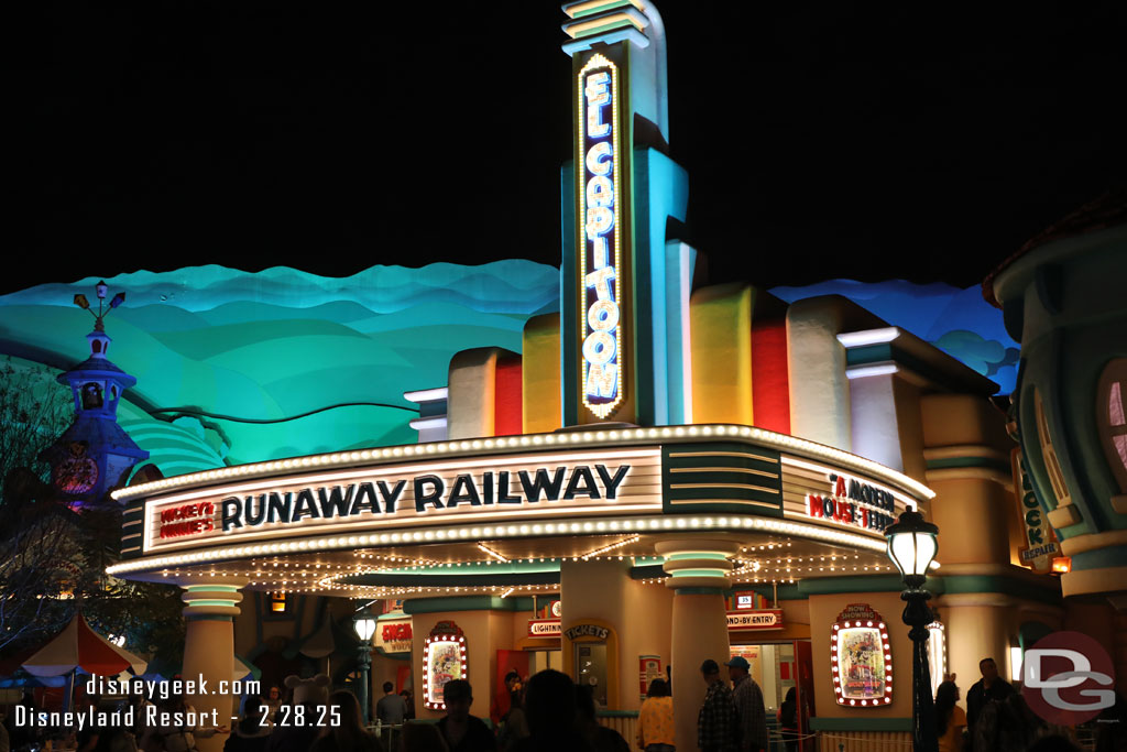 6:50pm - 35 min wait posted for Runaway Railway