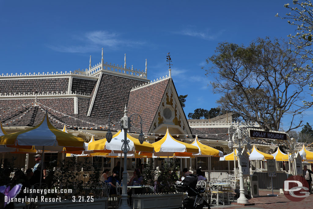 The Jolly Holiday looks ready to open.  It is slated to reopen tomorrow but a soft opening looks imminent.  