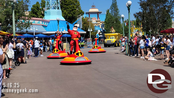 Incredibles in Better Together: A Pixar Pals Celebration Parade