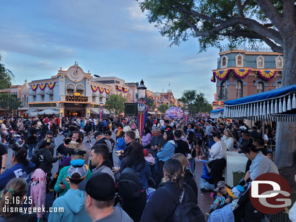 7:30pm - Main Street USA was very busy as you would expect.  Paint the Night Returns in 75 minutes.