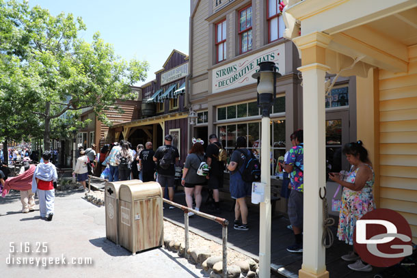 This is a queue for another of the souvenir printouts