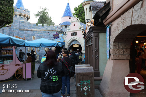 The queue for the Disneyland 70 MagicBand+ Activation point