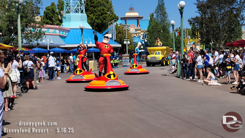 Incredibles in Better Together: A Pixar Pals Celebration Parade