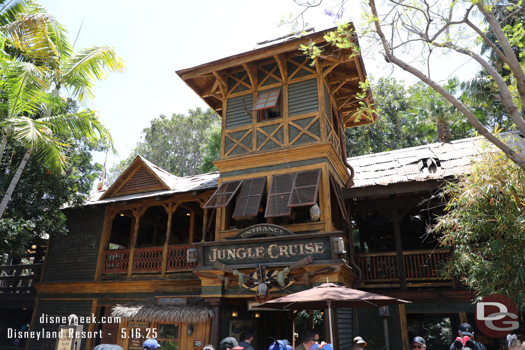 Attraction waits were moderate, the Jungle Cruise was not using the second story queue.