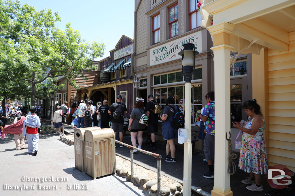 This is a queue for another of the souvenir printouts
