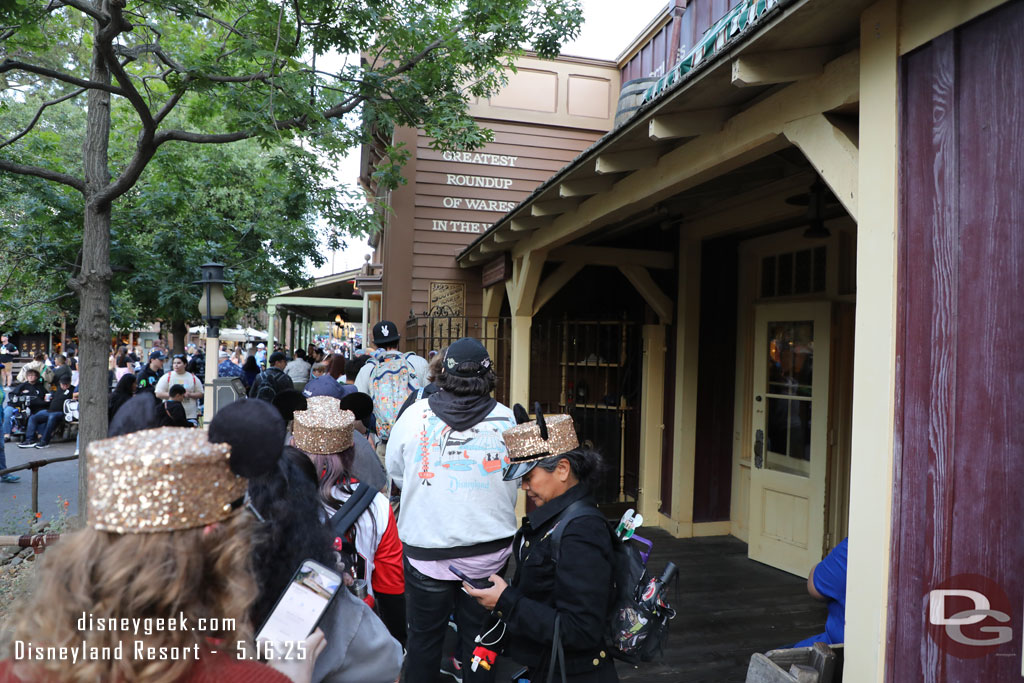 The queue for the Frontierland tap point was only a handful of guests so I got in line.