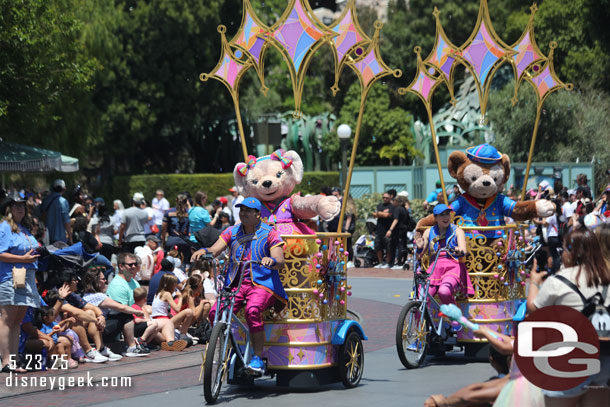 Duffy and ShellieMay leading the cavalcade