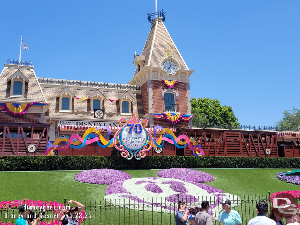 12:40pm - Arrived at Disneyland to start my visit.