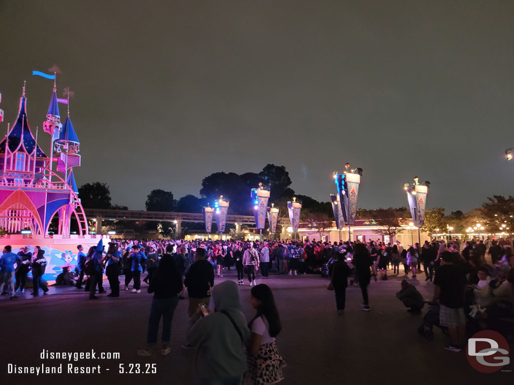The queue for Disneyland was back to the Music Box this evening.