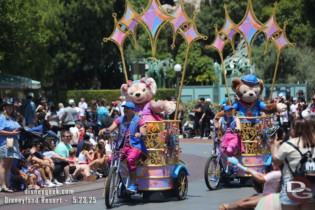 Duffy and ShellieMay leading the cavalcade