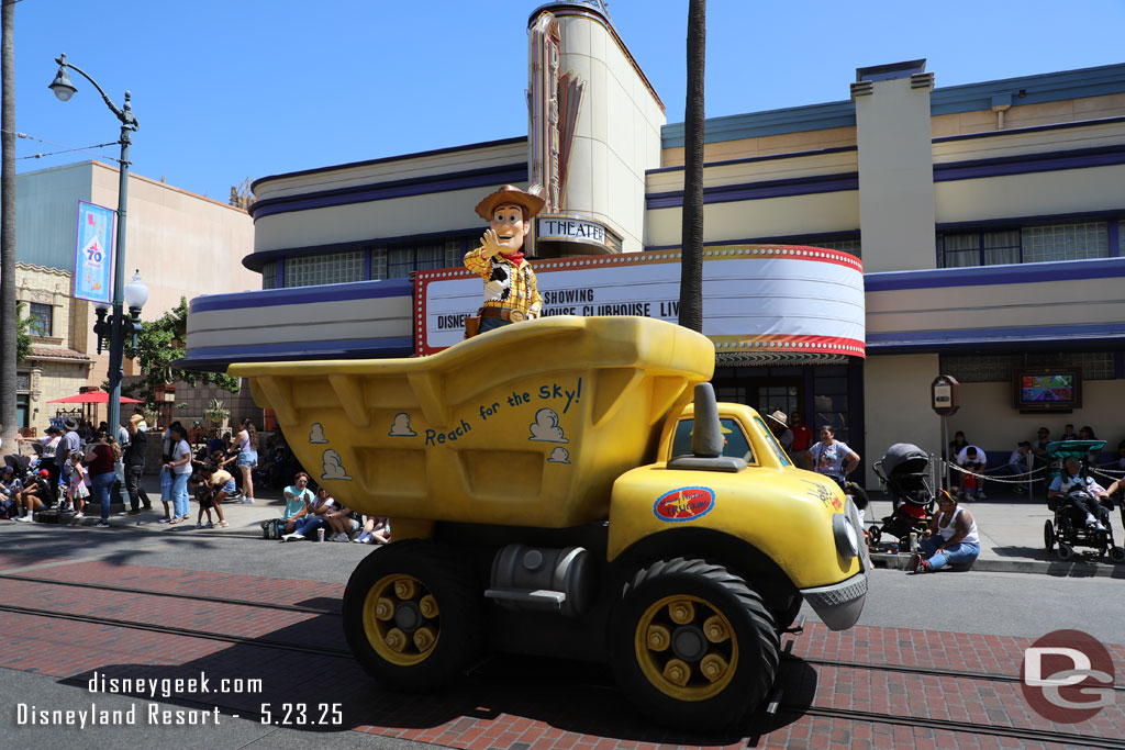 Woody leading the finale