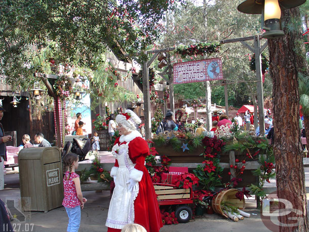 Mrs Claus out in the crowd at the Ranch