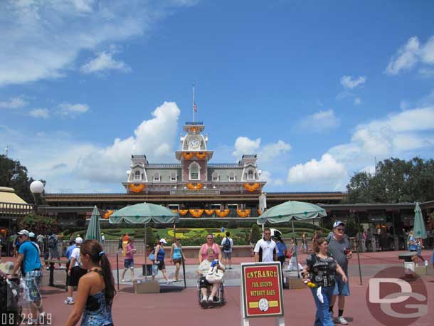 Approaching the Magic Kingdom security checkpoint..no real crowds in sight