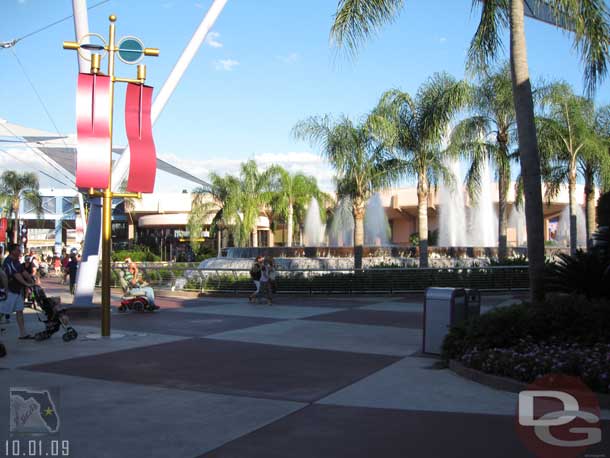 Here you can just make out the new steel railing around the fountain.