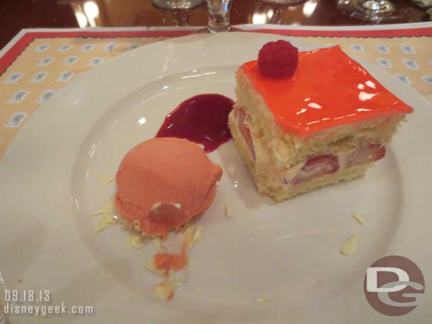 The Fraisier sur coulis de framboise, sorbet fraise