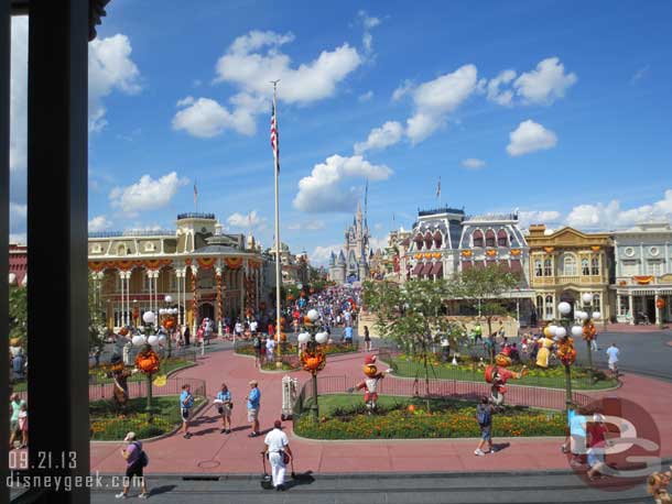 Next stop was the Magic Kingdom.  Town Square was not too busy looking.