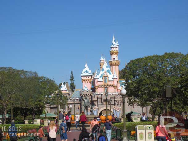 Snow has fallen in Anaheim and the Castle is covered, but has yet to receive all the lights/ice.