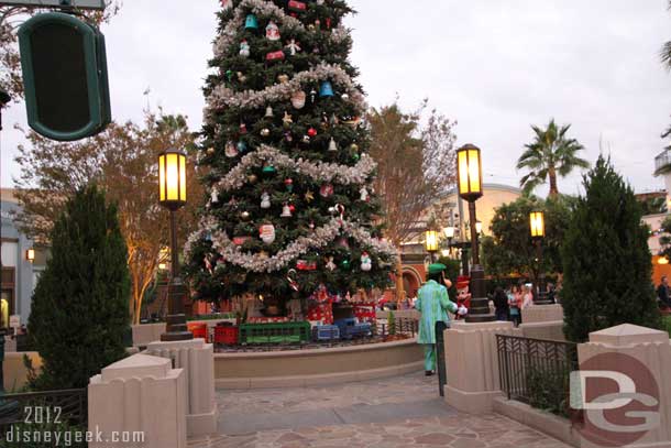 Each evening at sunset the citizens of Buena Vista Street, Disney Characters, and guests gathered around the tree for the lighting event.