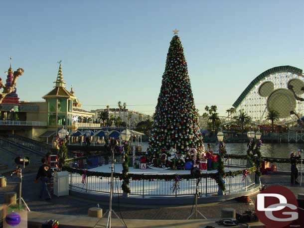 2002 - Now out to the Peir where an Ice Skating Rink was up and the Parks tree.