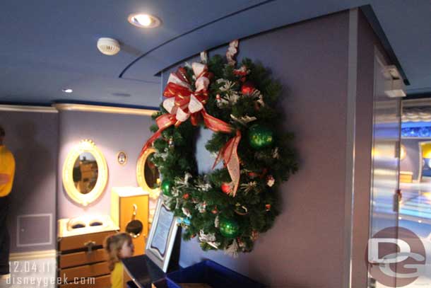 The wreath behind the front desk.
