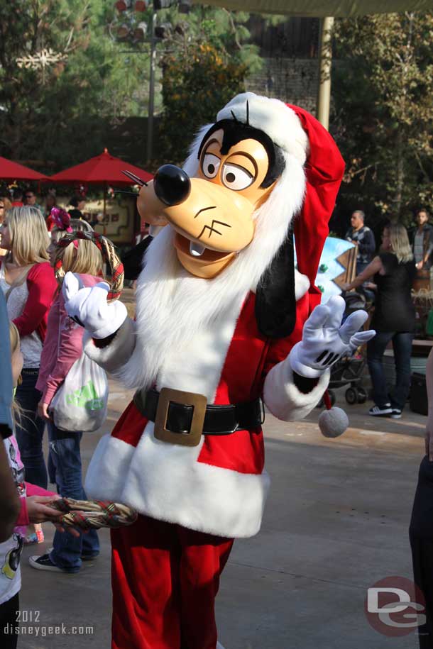 Santa Goofy.