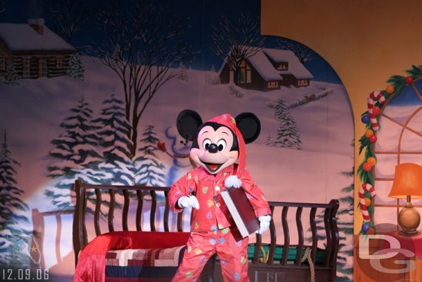 Mickey comes out with a book Twas the Night Before Christmas