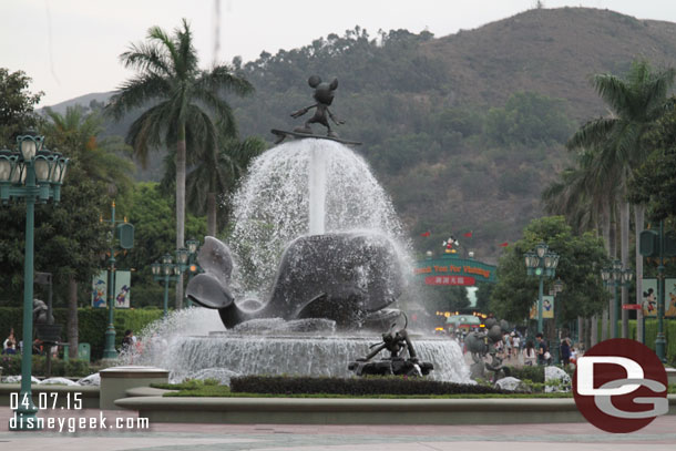 The large fountain marks the entrance area to the park.  Beyond it you can see the archway we saw in the morning near the bus stops.