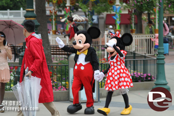 Minnie and Mickey were out for pictures (it was threatening rain/drizzling this morning)