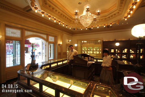 A quick look inside the Cinema.. the story is it was converted to a jewelry store because the opera house/larger theater opened down the block.