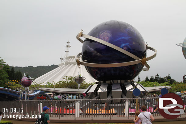 The Astro Orbitor here features flying saucers and is in the middle of the land.  Beyond it Space Mountain.