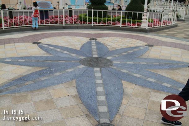 The compass in front of the attraction