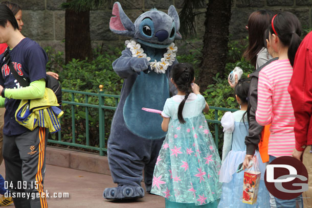 Stitch out meeting some fans before the parade.