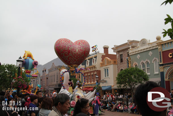 Because of the show stop we managed to pass the parade on Main Street while it was stopped.