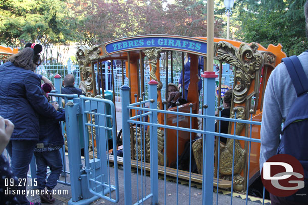 The station features load gates and the trains bench seating with safety bars at each row.