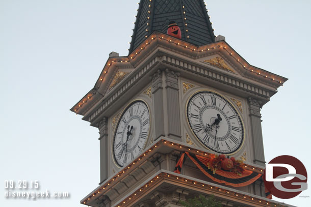 to close a slightly wider picture of the previous pumpkin to show how they are set.. this one is near the top of the clock tower on City Hall.