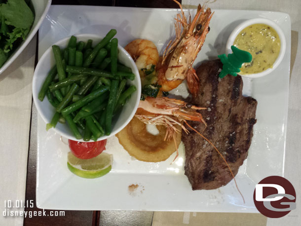 Fillet of beef and grilled prawns