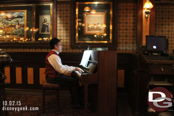 Throughout the meal a piano player would come out and play for a few minutes.